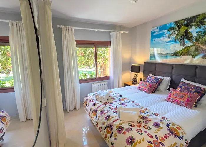 Bliss 2 Min To Alicate And Pool In דירה *