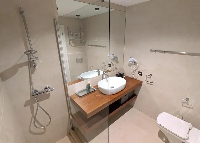 Bliss 2 Min To Alicate And Pool In דירה *